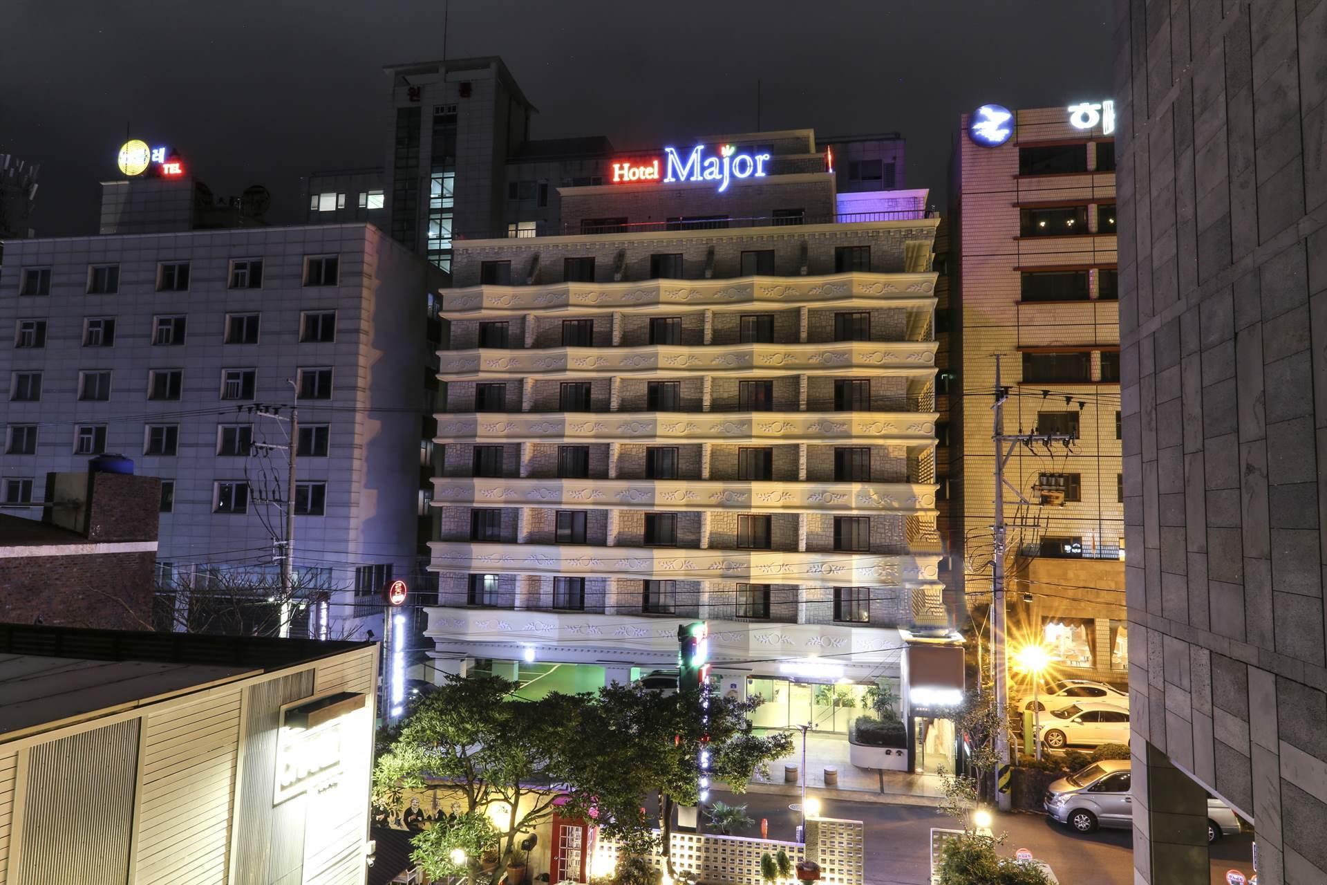 Hotel Major Jeju Stop at Hotel Major Jeju to discover the wonders of Jeju Island. The property features a wide range of facilities to make your stay a pleasant experience. Facilities like free Wi-Fi in all rooms, 24-h